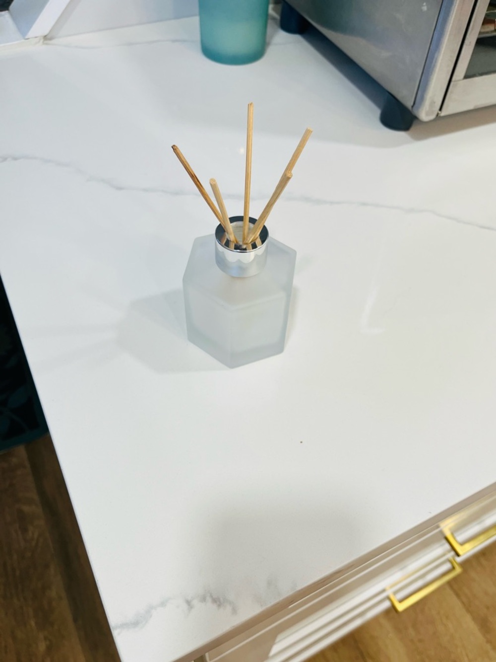Calvin Klein Frosted Glass Reed Diffuser with Natural Rattan Sticks - White - Picture 6 of 8